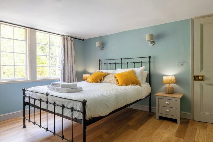 Room 4 of 28