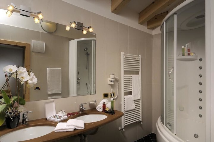 Room 16 of 39