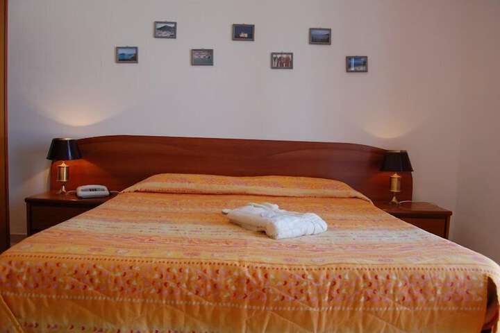 Room 6 of 61
