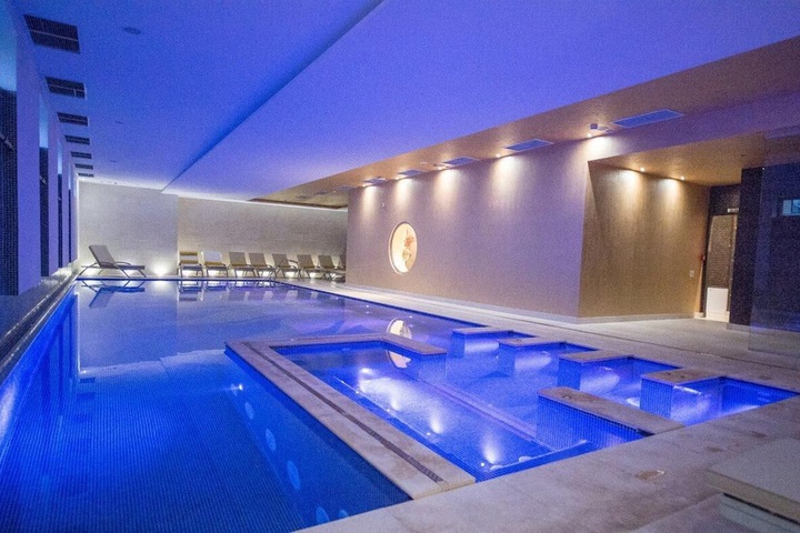 Hotel Pool