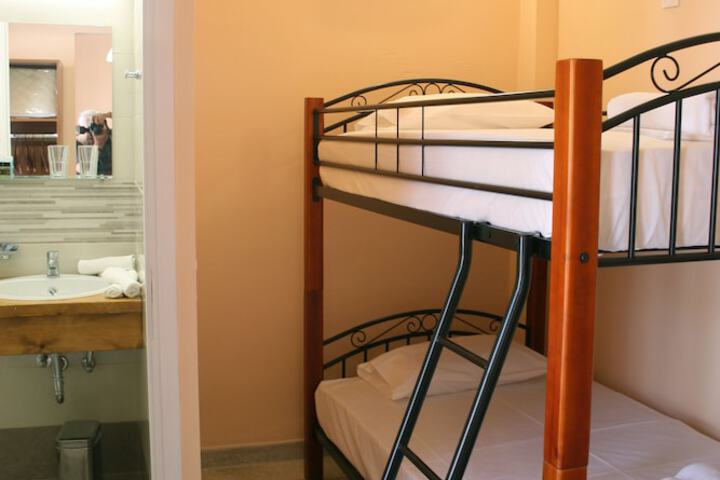 Room 33 of 35
