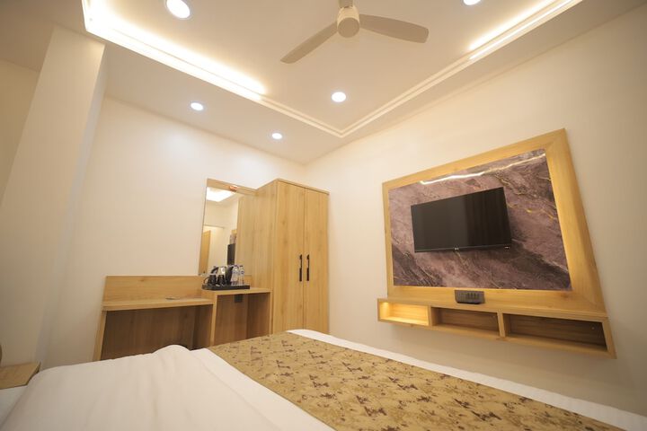Room 52 of 103