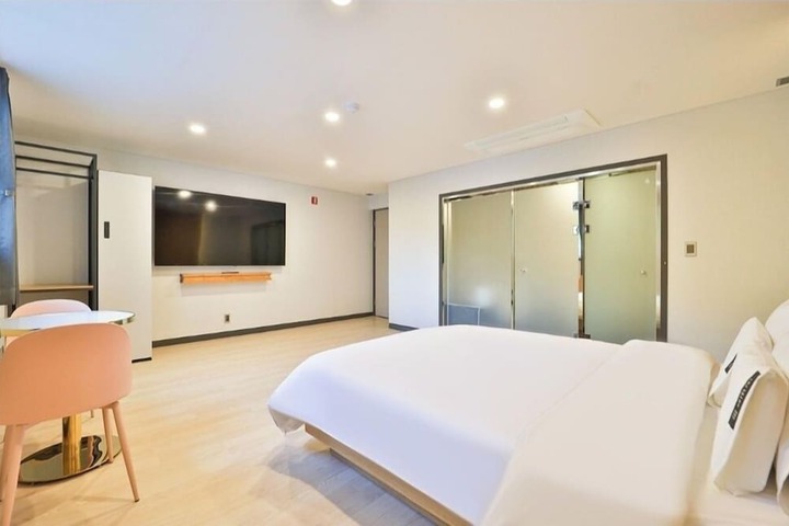Room 21 of 72