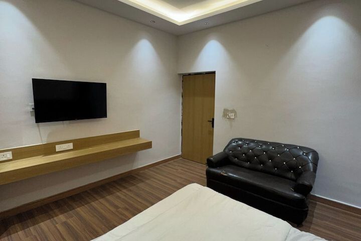 Room 2 of 47
