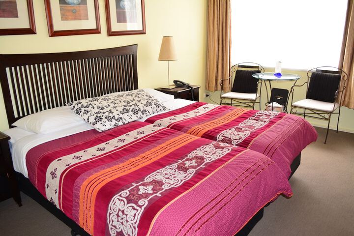 Room 4 of 37