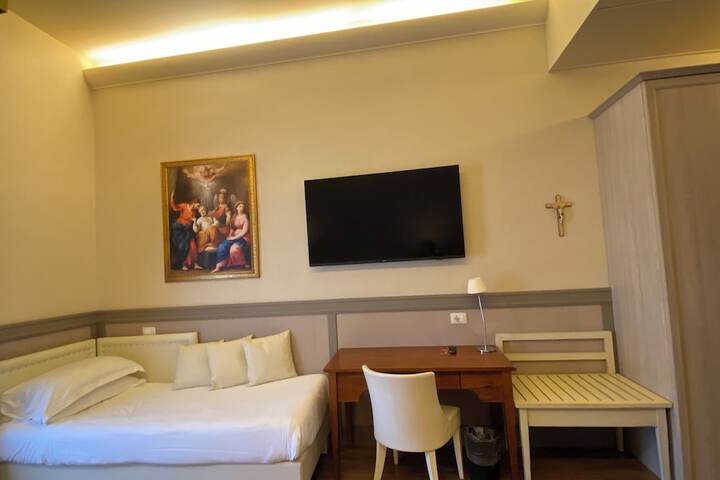 Room 32 of 180