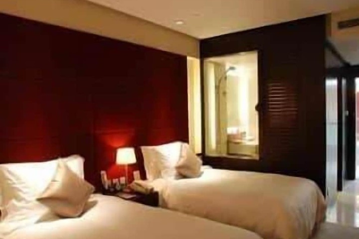 Room 6 of 27
