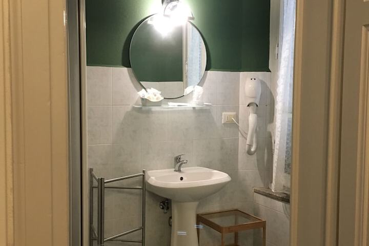 Room 49 of 77