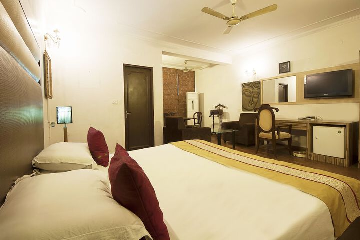 Room 6 of 27