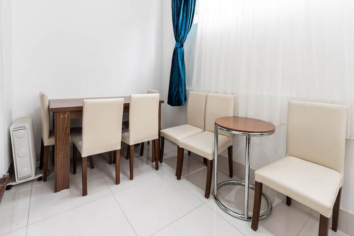 Room 4 of 112