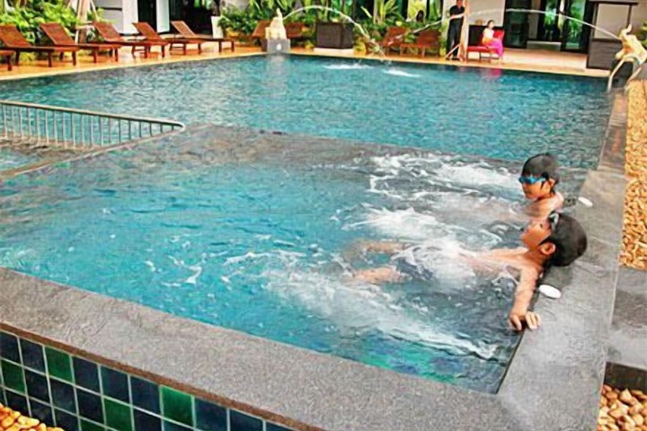 Pool Hotel