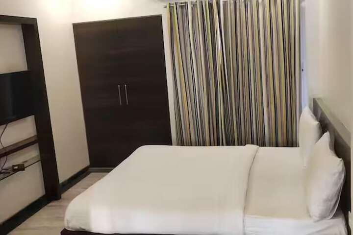 Room 27 of 44