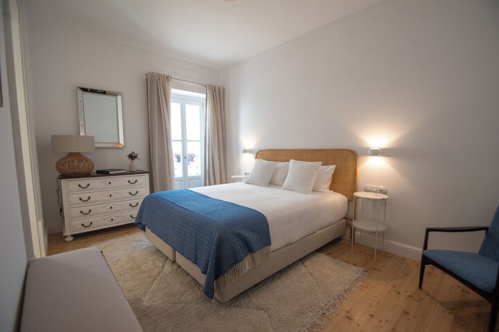 Room 5 of 48