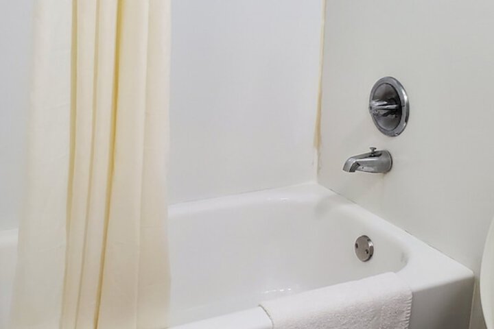 Room 6 of 15