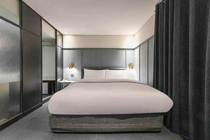 Room 8 of 36