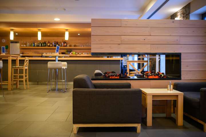 Lounge 85 of 123