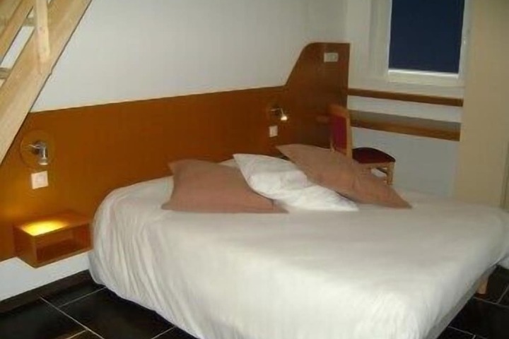 Room 8 of 38
