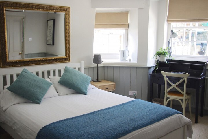 Room 5 of 27