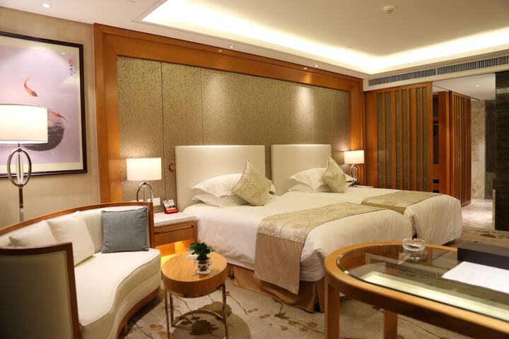 Room 6 of 45