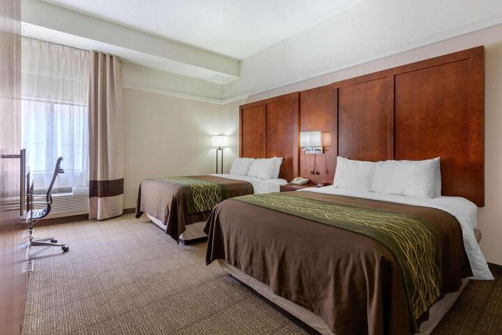 1 Queen Bed Accessible (19 of 24)