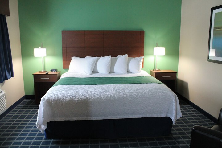 Room 13 of 32