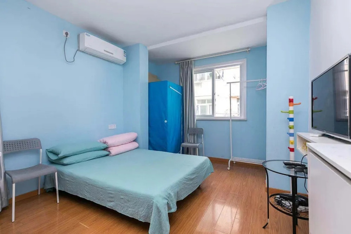 Room 5 of 11