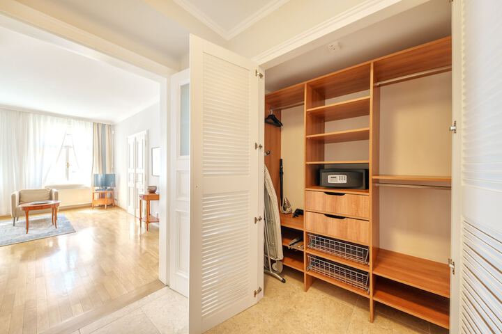 Room 17 of 32