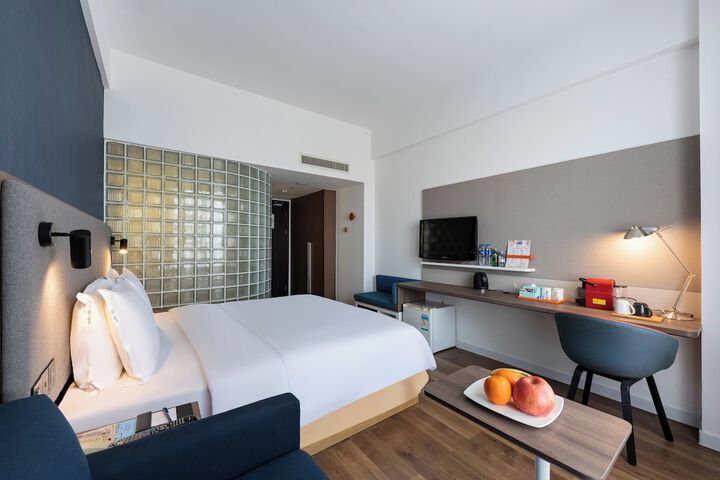 Room 9 of 49