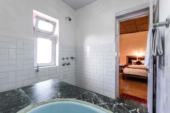 Room 15 of 25