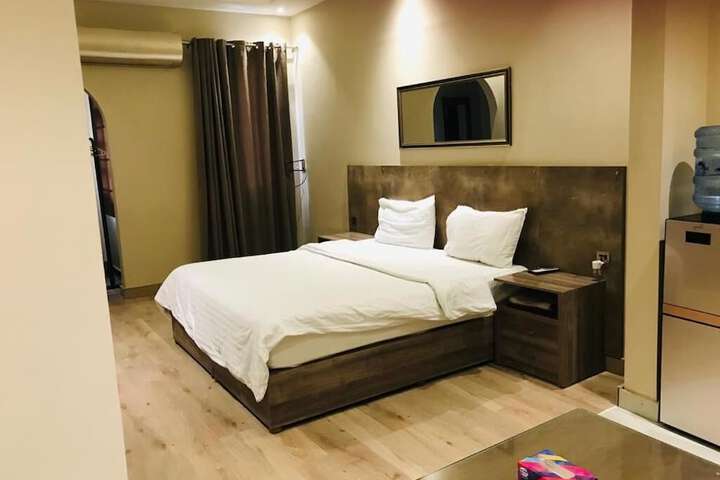 Room 18 of 27