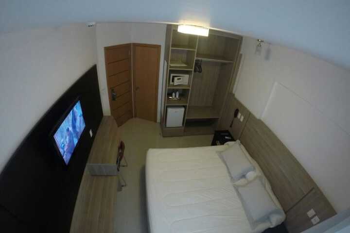 Room 10 of 19