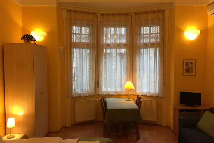 Room 4 of 20