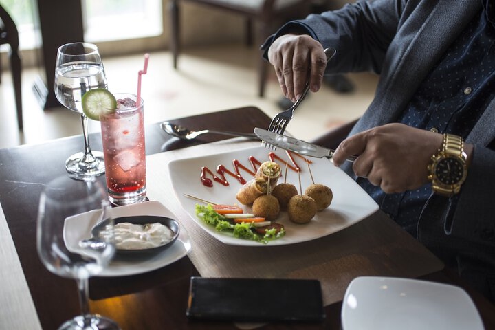 Dining 30 of 37