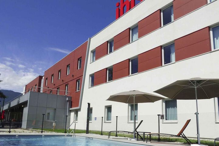 Hotel with Pool