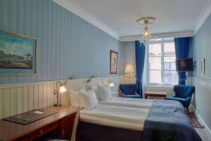 Room 17 of 33