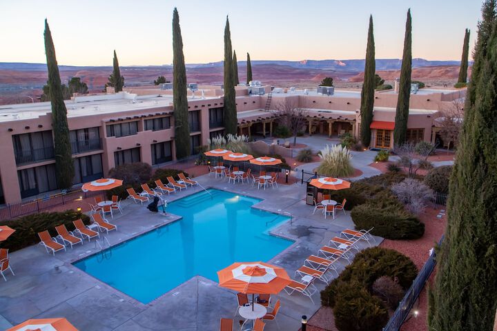 Hotel Pool