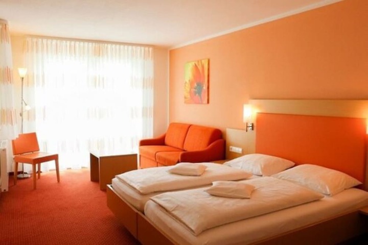 Room 5 of 48