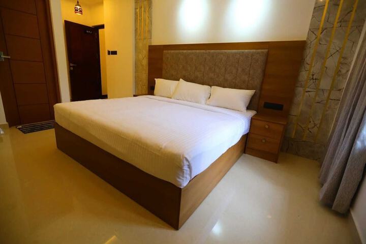 Room 2 of 8