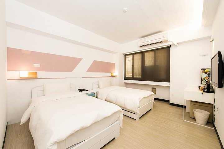 Room 6 of 32