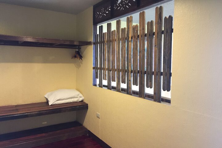 Room 28 of 79