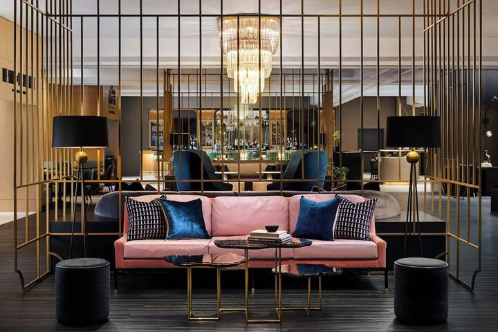 Entrance & Lobby