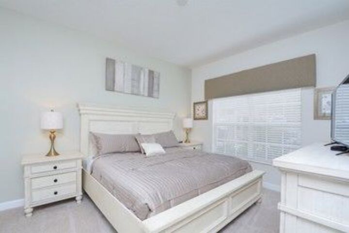 Room 7 of 27