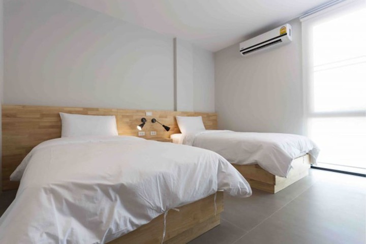 Room 13 of 28