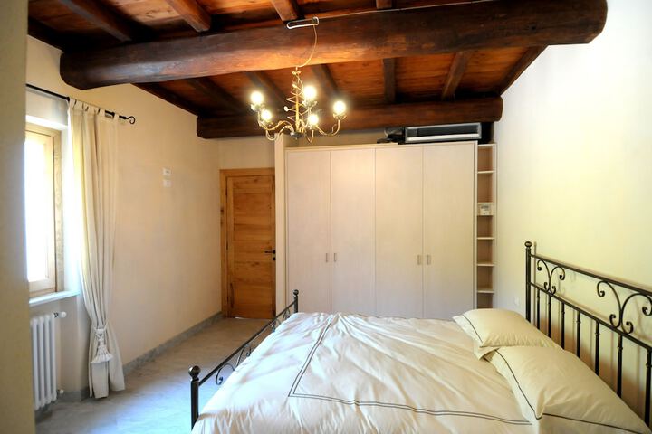 Room 12 of 34
