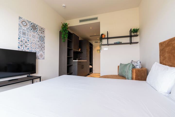 Room 7 of 32