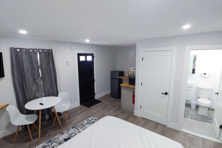 Room 2 of 31