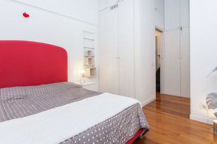 Room 10 of 28