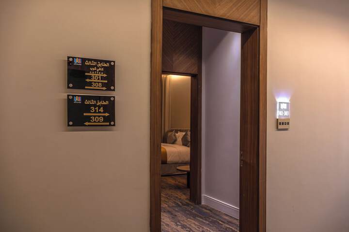 Room 21 of 37
