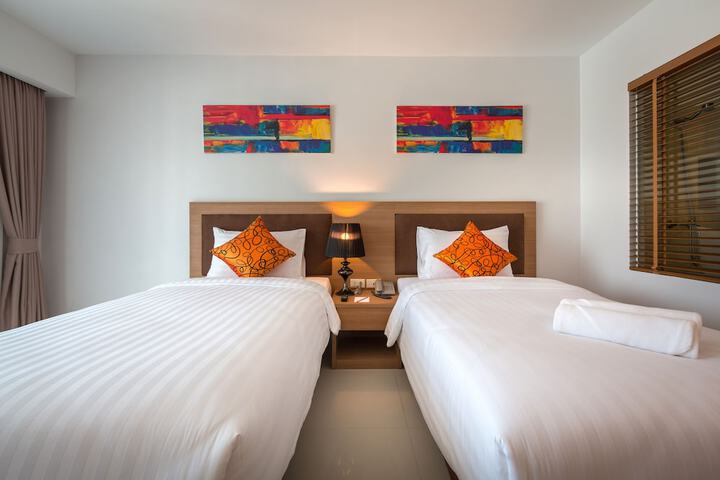 Room 32 of 103
