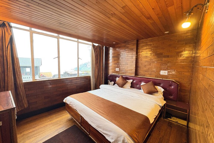 Room 9 of 23